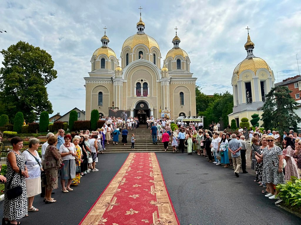 Владика Іриней Білик привіз до Калуша мощі святого Івана Хрестителя: історична подія для громади та всієї України